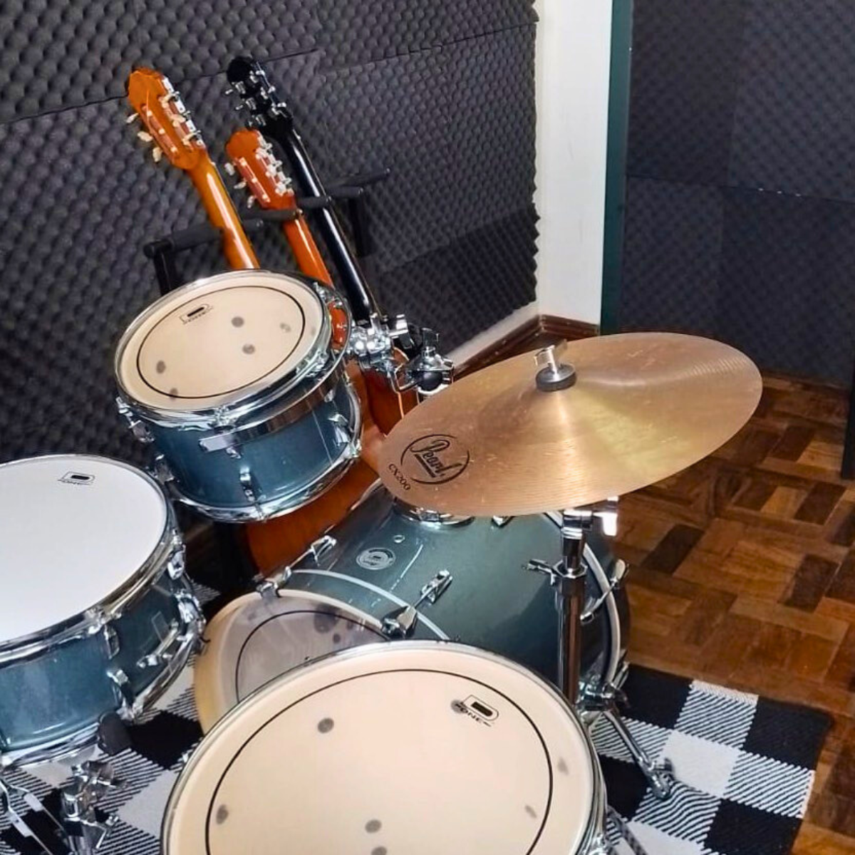 Aulas de bateria em Porto Alegre na Vibrato – coordenação e ritmos.