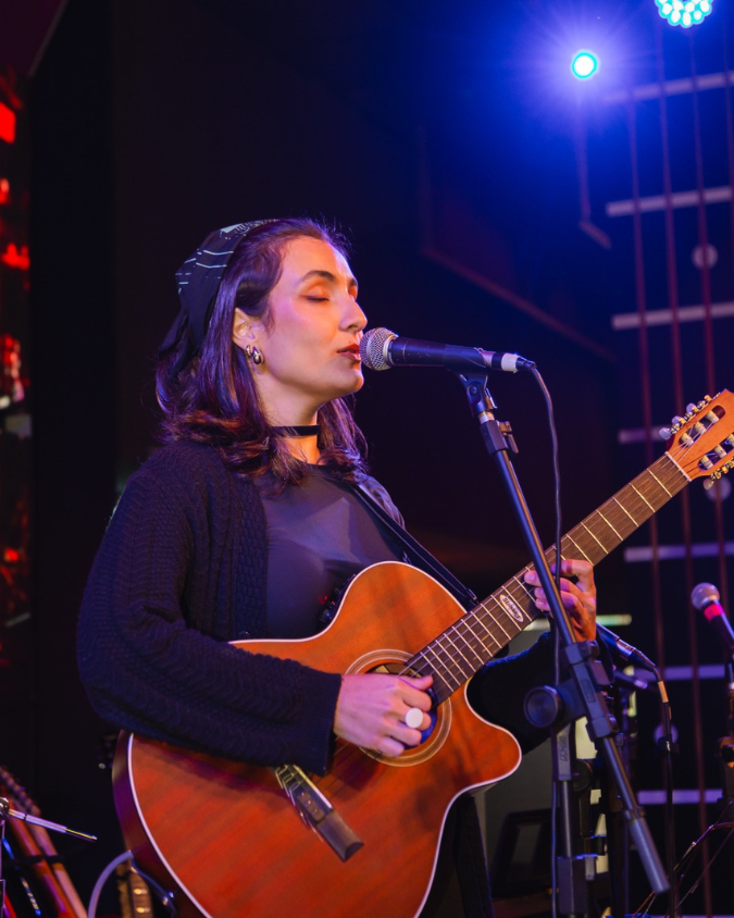 Ensaio para sarau com violão na Vibrato – prática em conjunto.