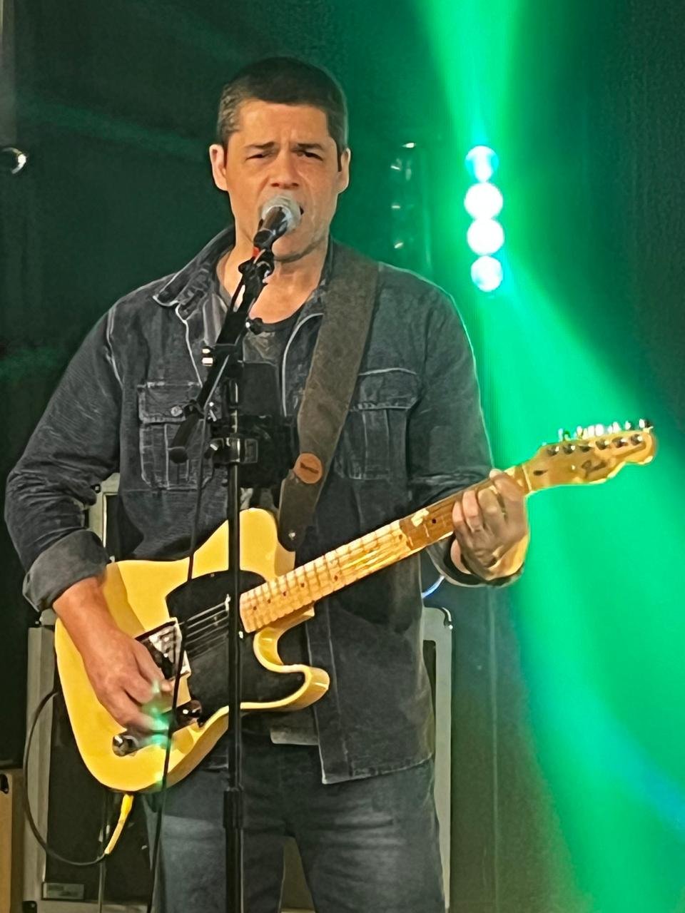 Professor de piano em Porto Alegre: Vinicius Silveira – Multi-instrumentista