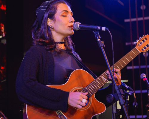 Aulas de violão na Vibrato